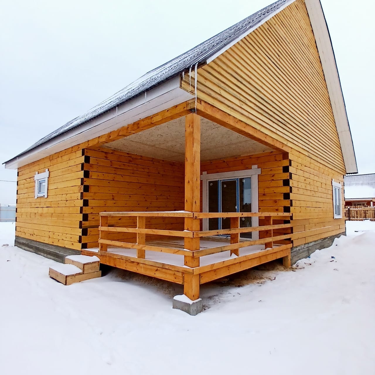 Продаётся уютный, благоустроенный дом в с. Урик.

-Отличное месторасположение, развитая инфраструктура, магазины, остановка общественного транспорта.

-Дом 160 кв.м, солнечный участок 8 соток, огорожен забором. Септик, скважина.
-Просторная гостиная совмещена с кухней, 2 раздельные светлые комнаты, 