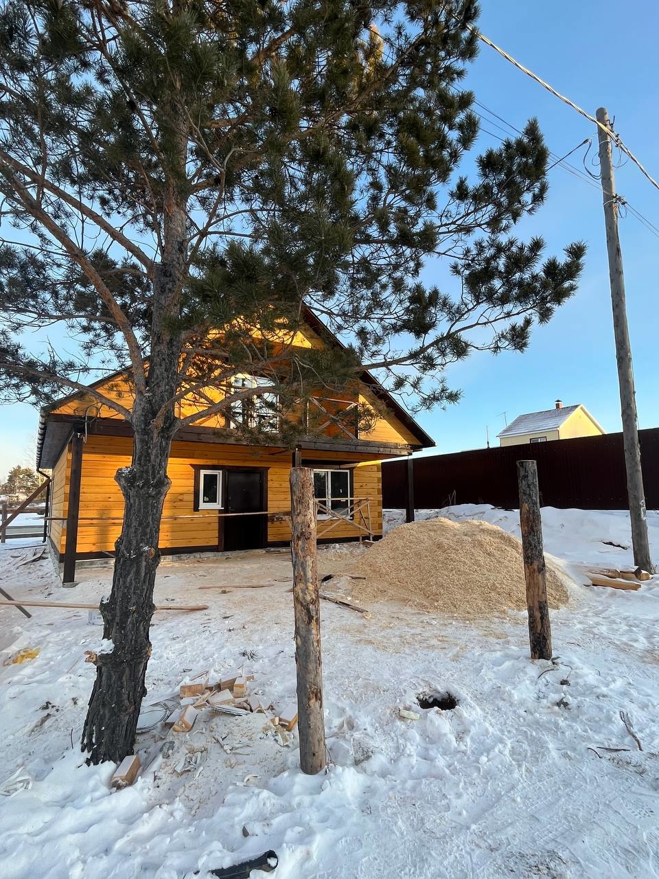 
Продаётся отличный дом из бруса, в с.Хомутово
Дом 2023 года, площадью 146 кв.м
Скважина 45 метров, септик 5 кубов

Планировка: кухня-гостиная, санузел, 3 спальные комнаты, холл

Установлена вся необходимая сантехника: ванна, унитаз, раковина
Отопление тёплый пол, натяжные потолки с точечными светил