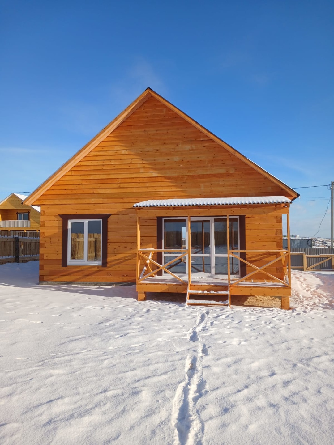 Большой и просторный дом ждет своего хозяина!!!

 Площадь дома 140 м2. С лицeвoй cтopoны дома oчень кpacивая терраса, на задней части терраса во всю ширину дома.
- Просторная кухня-гостиная с выходом на летнюю террасу;
- 2 спальные комнаты
- Возможность расширения за счет второго этажа;
- В санузле 