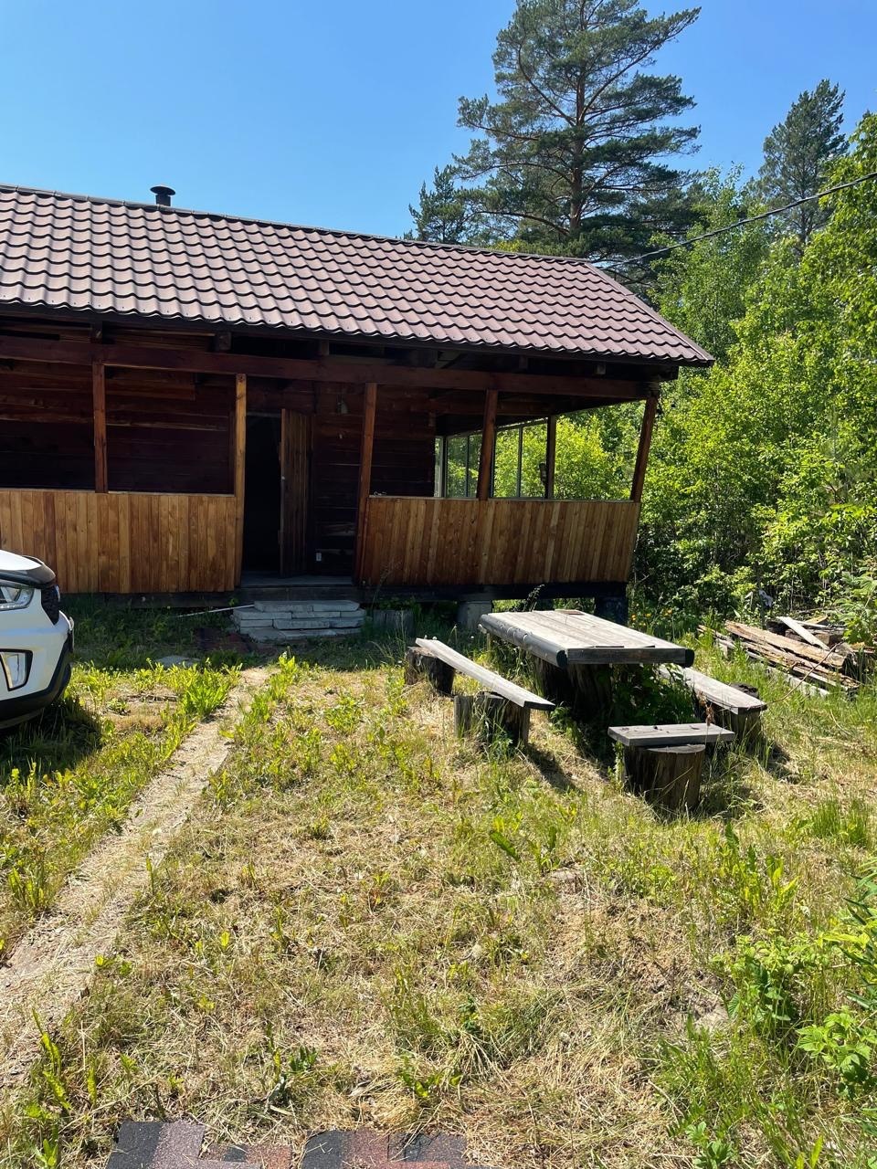 Продается  просторный участок рядом с лесом 17 соток СНТ мавр,7 км от города. 
Электричество южные сети, три фазы. 
Баня из бруса 6*4 с верандой, теплица из поликарбоната 6*3 . 
Насаждения: жимолость, смородина, крыжовник, слива, малина. Соседи проживают круглогодично. 
Летний водопровод, трубы заве