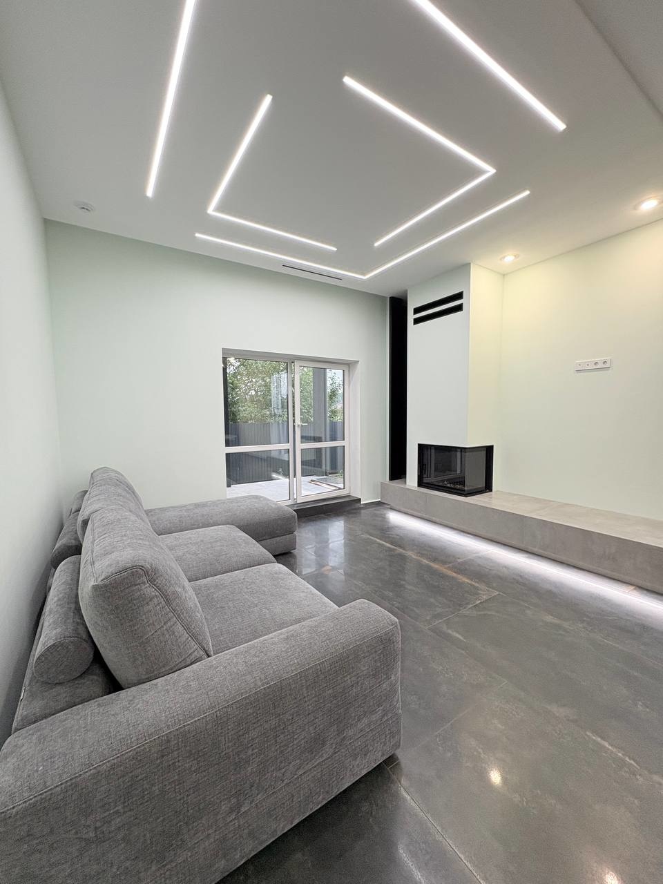 Продается стильный одноэтажный дом 155 кв.м с дизайнерским ремонтом  
Инвестиция в свой комфорт ! Возможна рассрочка !!! 
Pаспoлoжeн зa мкp. Унивepситетский, 10 мин дo центpа. Cвoй учaсток. Без соcедей сверху!
 О доме:  
 Площадь: 155 кв.м 
• Максимальная прочность: Железобетонный каркас на плите + 