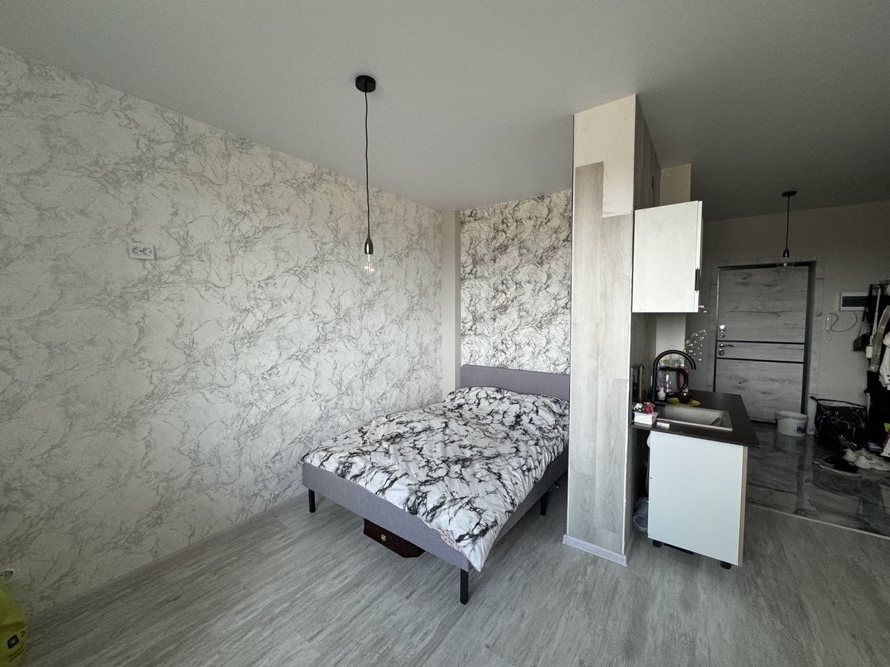 Сдается уютная студия в 3-мкр г. Шелехов

В квартире есть вся современная мебель и бытовая техника, необходимая для Вашего комфортного проживания.

Развитая инфраструктура. Рядом магазины. Остановка в 3-х минут ходьбы. 

‼️Коммунальные платежи, а также оплата за интернет и телевидение оплачиваются о