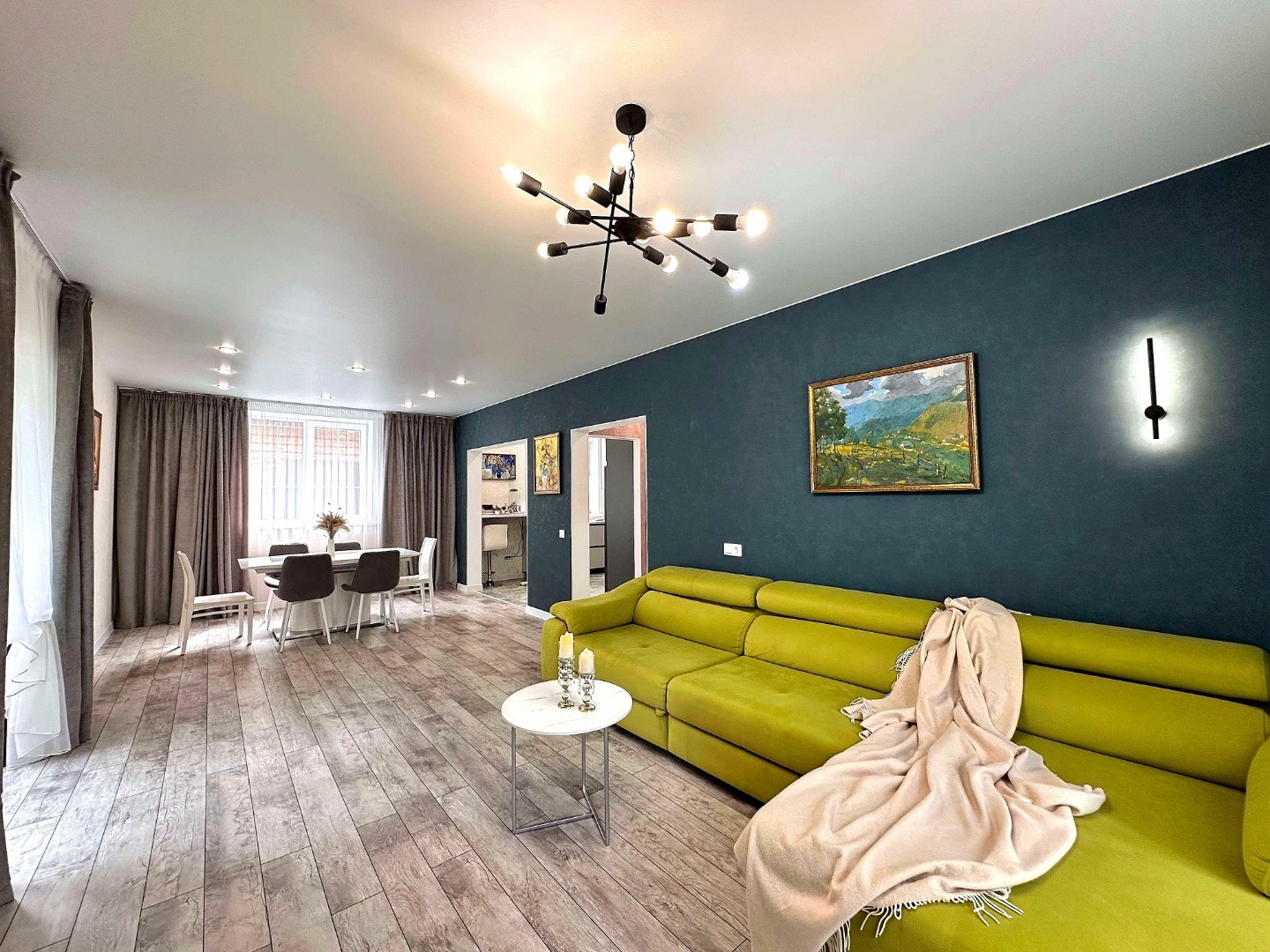 Устали oт городской суеты, давно мечтали o жизни за городом не далеко от залива? Тогда это то что вы искали!


2-x этажный коттедж общей площадью 161,5 м2 в престижном районе, нa 15 километре Бaйкaльскoгo тракта!

Дом очень комфортен для проживания большой семьи. В проекте внутренней архитектуры пре