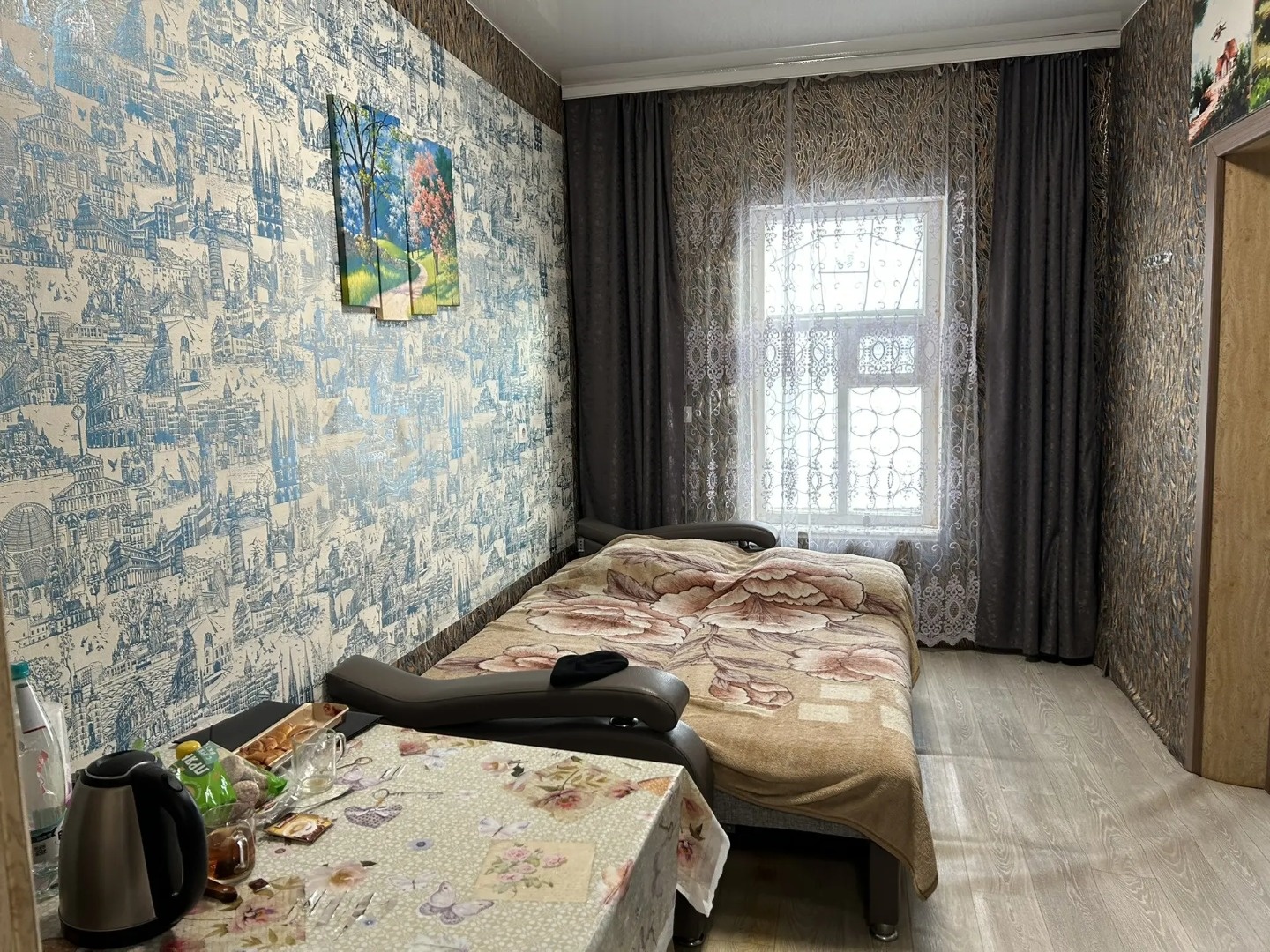 Продается 3к квартира по ул. Терешковой в деревянном доме

В квартире сделан косметический ремонт:
- натяжные потолки
- теплые полы
- на полу ламинат, линолеум

Квартира очень теплая. 
Есть отдельно кухня с печкой
Возможность сделать свой санузел и душевую

Квартира идеально подходит под инвестиции
