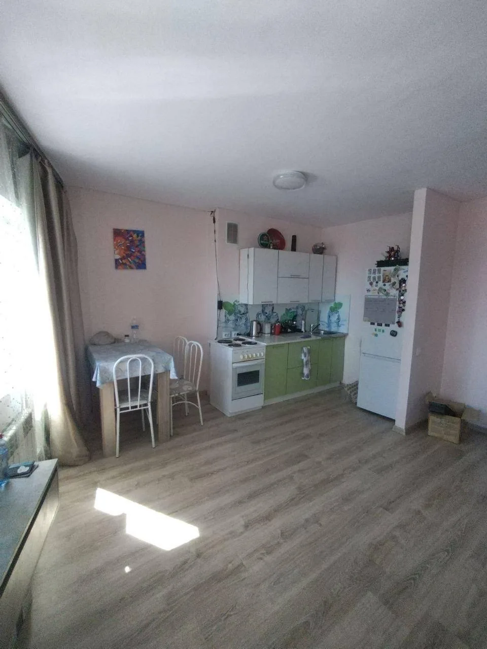 Продается квартира - студия в Ленинском районе

В квартире сделан косметический ремонт:
 
- санузел кафель
- ламинат на полу 
- стены покраска
- межкомнатные двери

Мебель и бытовая техника остается новым собственникам

Развитая инфраструктура района. Все необходимое в шаговой доступности

Звони и п