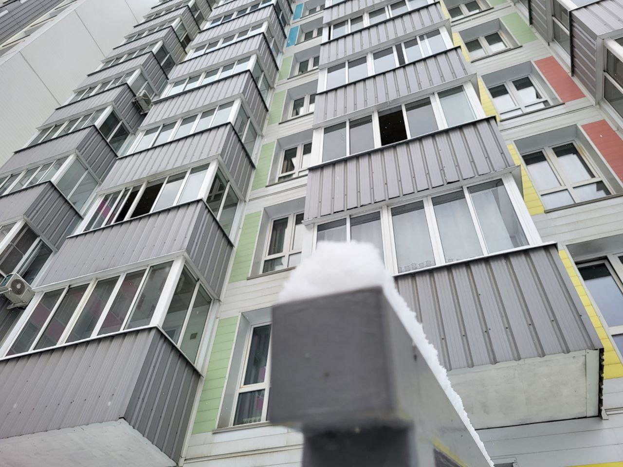 Продается квартира мечты! 
Эта евро-трехкомнатная квартира -лучший вариант для воплощения Ваших идей!
Здесь, Ваши фантазии - станут реальностью.

Мкр-н Радужный 108, дом 2018 года.,

10 этаж 12-ти этажного дома, хороший вид на обе стороны, сказочные закаты.

Особенности:

Удобная планировка: отдельн