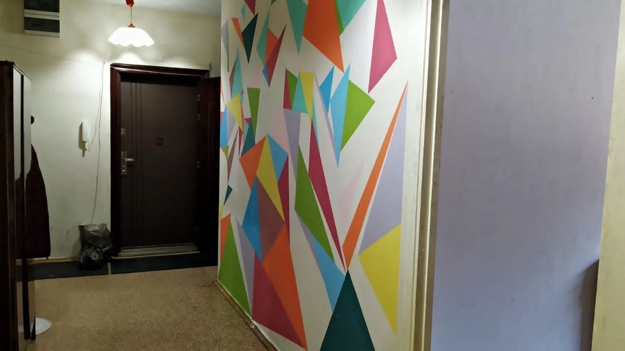 Продается 2к квартира в центре города раздельной планировки

Комнаты раздельные, большая ванная и сан узел, просторный коридор (можно сделать удобную гардеробную)

Окна выходят во двор

Развитая инфраструктура:
- Остановка
- школы
- Детские сады
- магазины
 
Документы готовы к сделке
-Один собственн