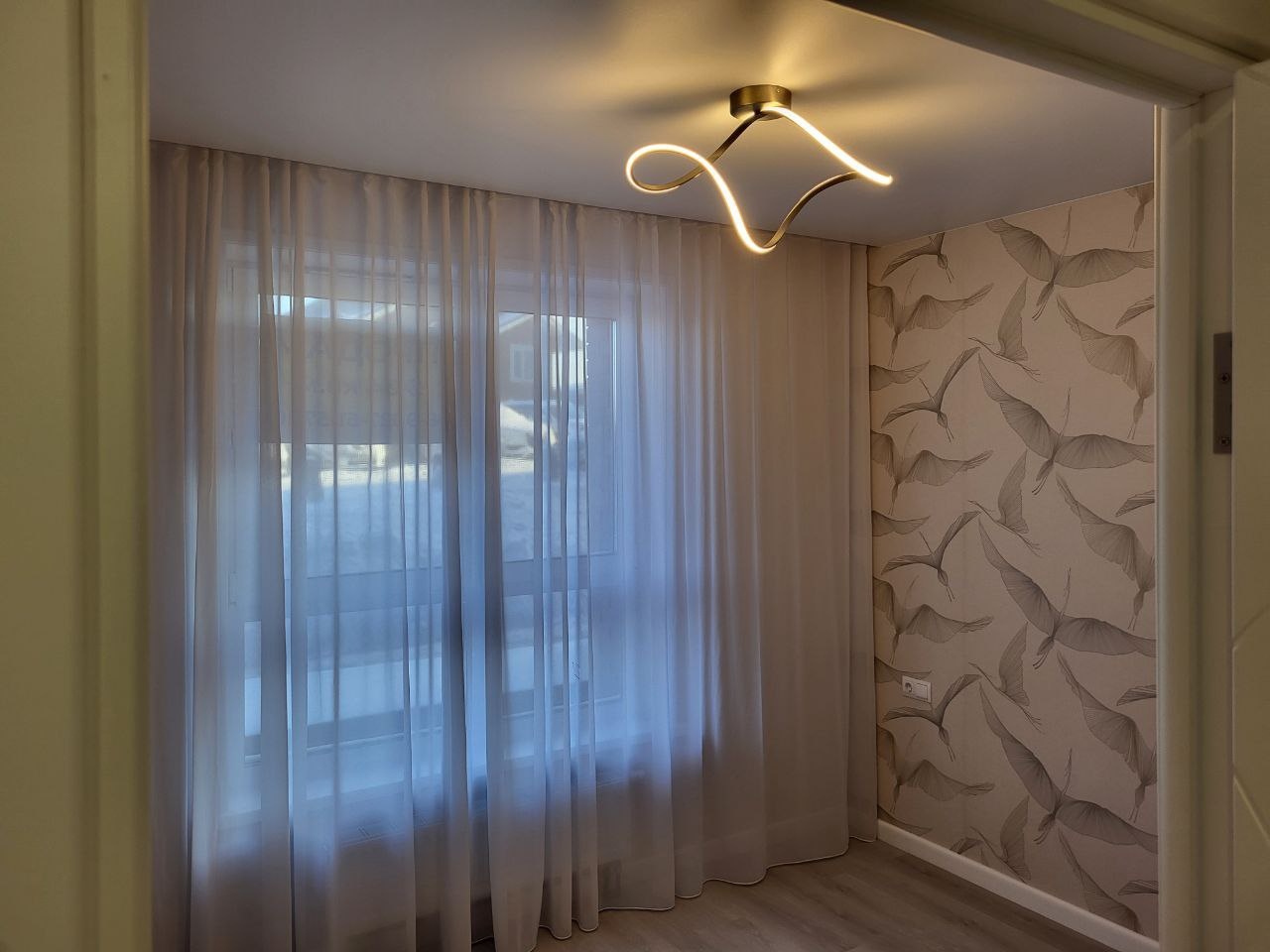 1 комнатная квартира в Жилом комплексе комфорт класса «Квартал Стрижи» - станет отличным домом.

*Площадь 34 кв.м.
*Просторная кухня 17 кв.м.
*Спальня 9 кв. м. (окна выходят на юго-восток)
В собственности- менее трех лет.

Сделан качественный ремонт:
-полы -кварц.винил
-на стенах обои и светодиодные