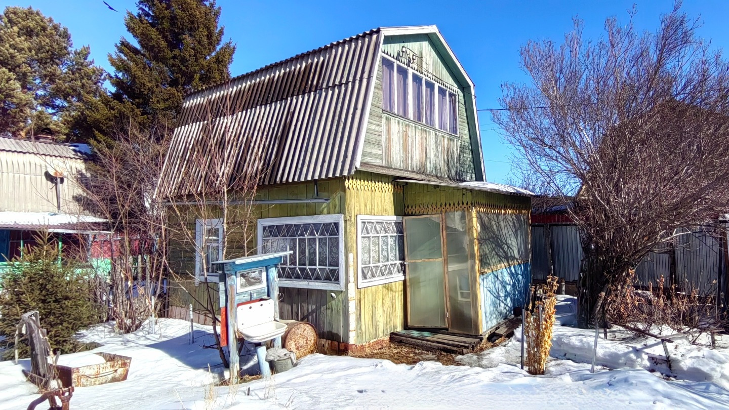 Продается замечательная двухэтажная дача расположенная в живописном месте!

Дача предназначена для зимнего и летнего проживания. Некоторые соседи живут круглый год. Водоснабжение - летний водопровод и собственная скважина. Отопление электрическое. Есть печь но она отделена от дымохода. нужно немного