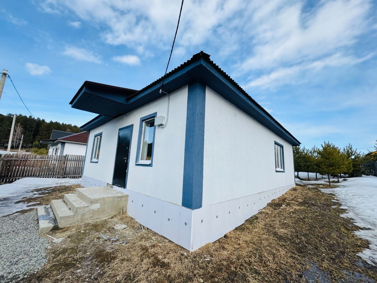 Продаётся уютный дом для комфортной жизни!

Этот дом площадью 118 кв. м. построен из прочного газобетона и станет идеальным выбором для тех, кто ценит комфорт.

Основные особенности:

* Три комнаты;
* Просторная кухня-гостиная с террасой, где можно наслаждаться свежим воздухом и красивыми видами;
* 