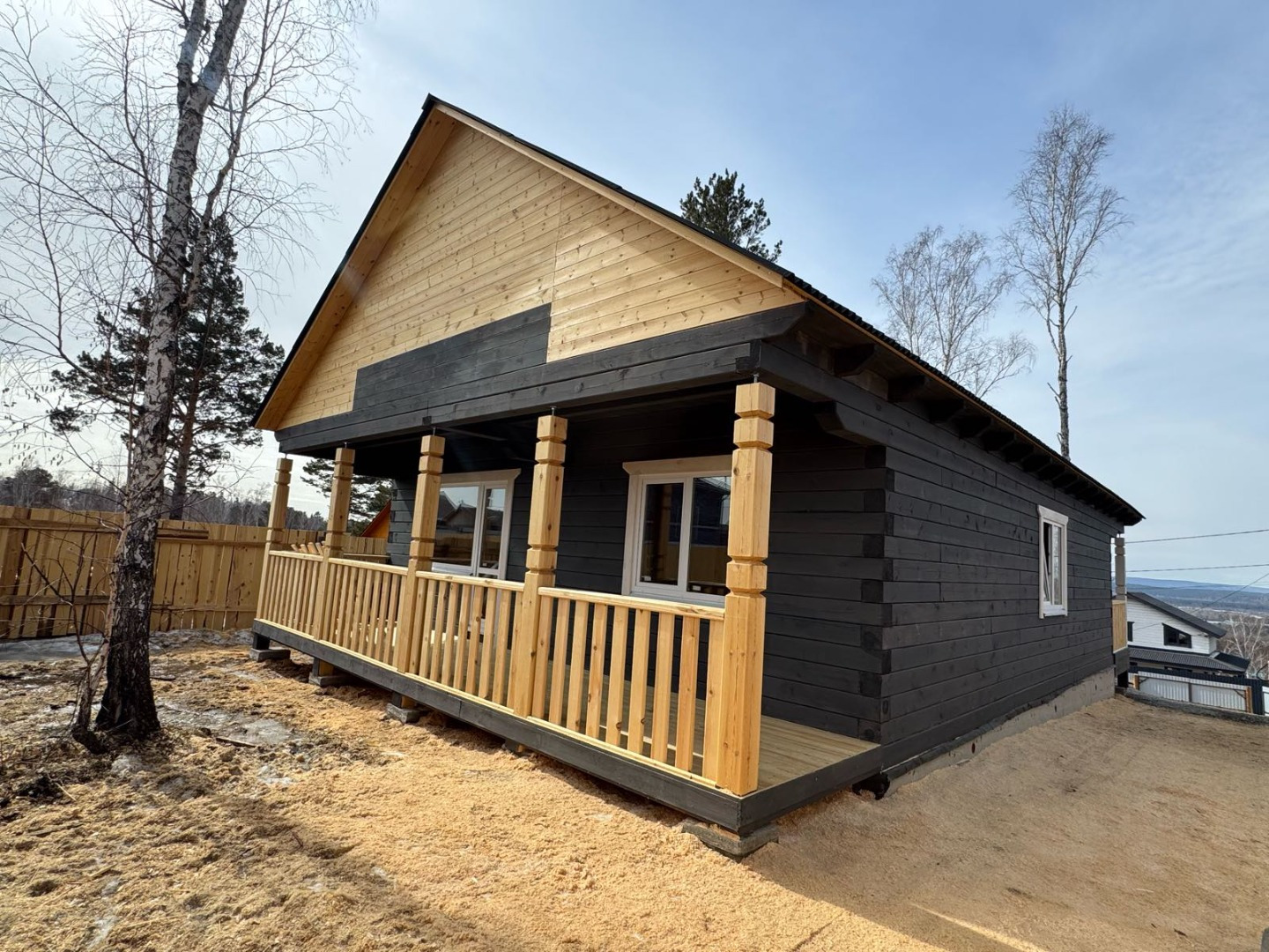 Продается дом в живописном месте Смоленщины)
Дом из бруса 18/18 площадью 140 кв.м. Фундамент ленточный. Свет - 15 кВ. Септик - 4 куба, вода - скважина 80 метров. 3 комнаты , кухня-гостиная, санузел. Большая терраса. Очень красивое место. Наши юристы помогут сопроводить сделку любой сложности)

Остал