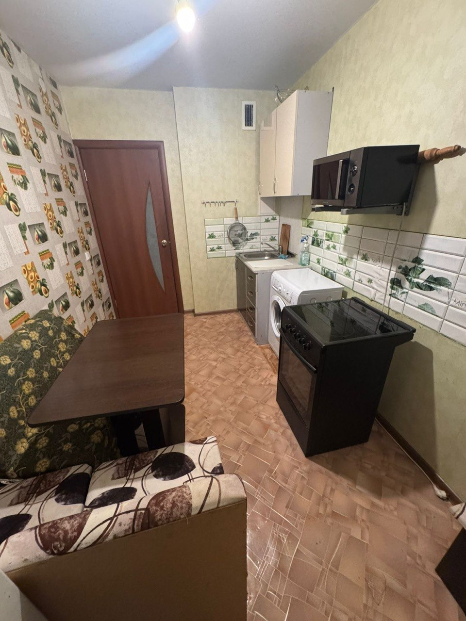 Сдается 2х комнатная квартира в Свердловском районе , вся необходимая мебель и техника есть. Квартира сдается на длительный срок .