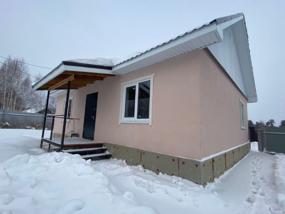 Предлагаем Вам купить дом из Газобетона 2022 года постройки, с тремя раздельными спальнями и кухней-студией.

Площадь дома, 100 м2. Санузел совмещённый состояние дома отличное, сделана чистовая отделка.  Участок 7 соток, ровный, хорошо отсыпан. Свет 15 кВ, центральное холодное водоснабжение, септик 