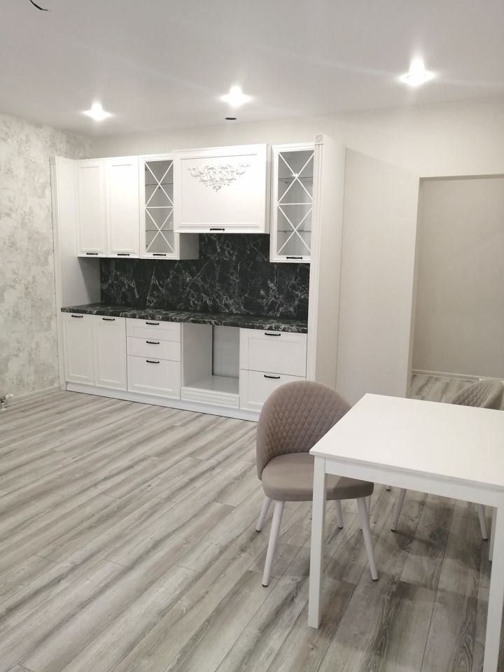 Продается уютная квартира в ЖК «Соседи»

Сделан современный качественный ремонт из дорогостоящих материалов.
Кухня из натурального массива, доводчики Blum. Сделан теплый пол.

Квартира светлая, уютная, теплая.

Развитая инфраструктура, остановки общественного транспорта, магазины и кафе, все в шагов